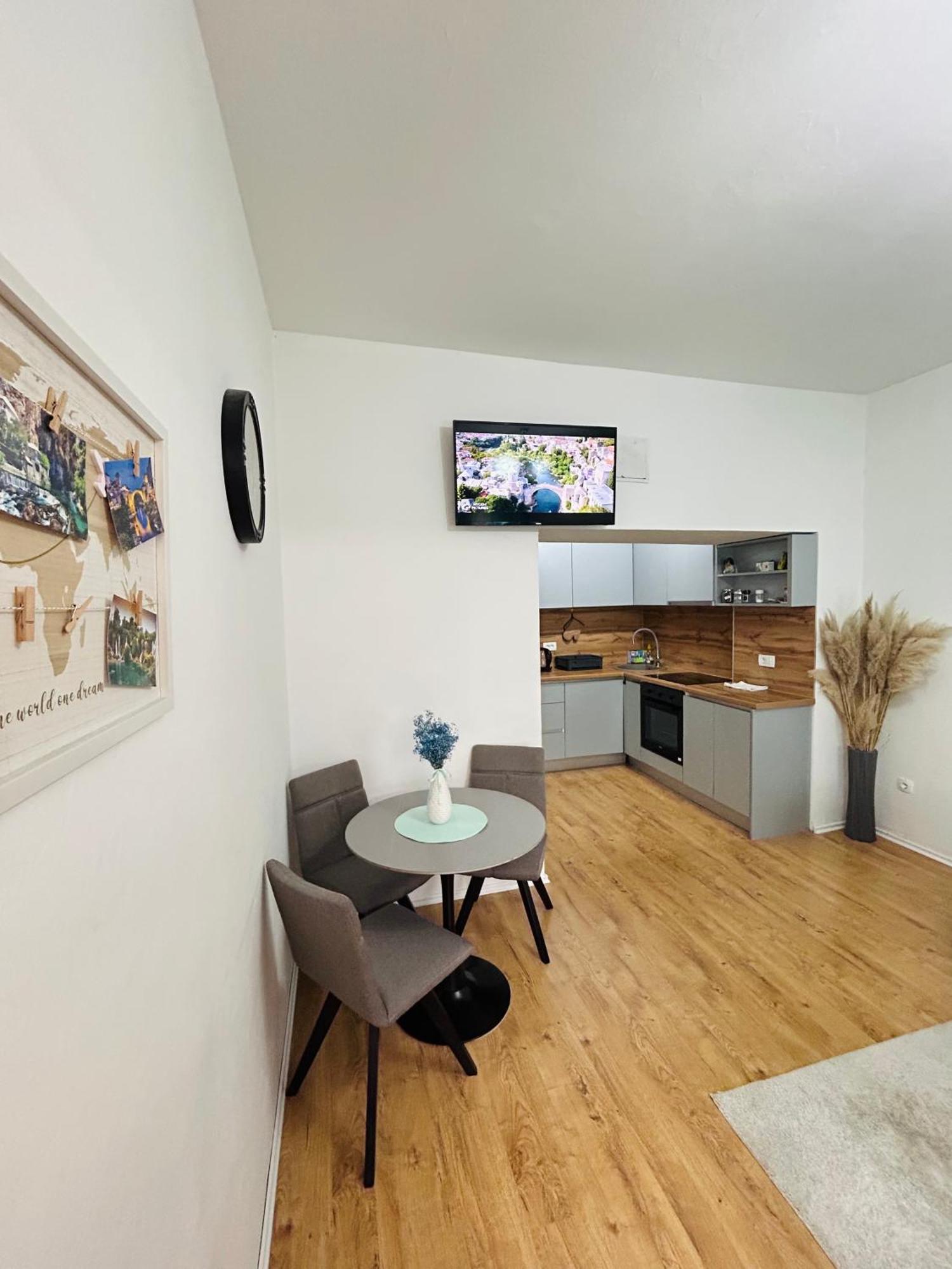 Apartment Tajra *